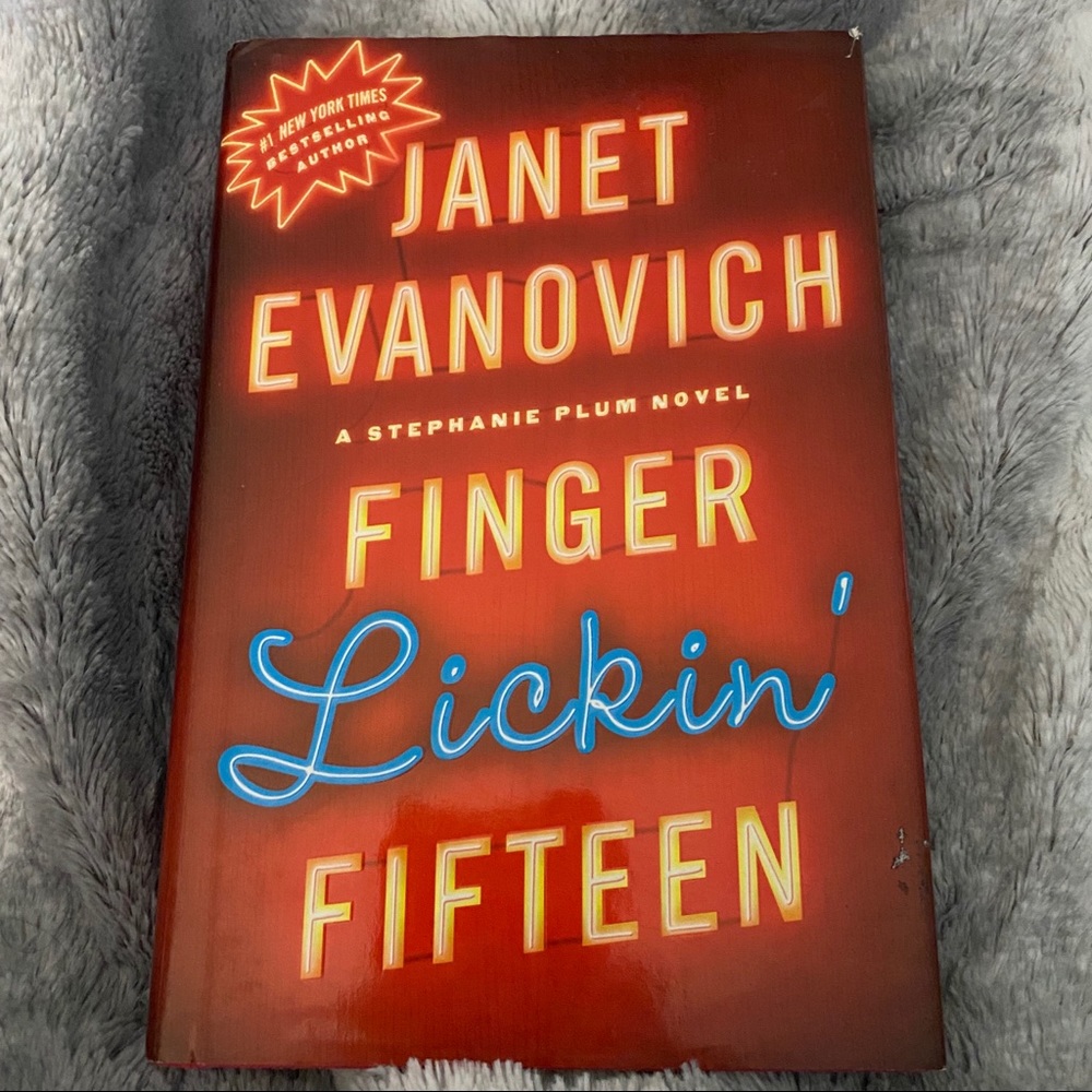 3/$15 Finger Lickin’ Fifteen By Janet Evanovich